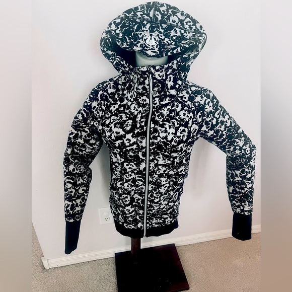 Lululemon bundle set of 5 -Define Jacket Luon, Scuba full-zip, crop jacketSize 8 - Picture 5 of 10